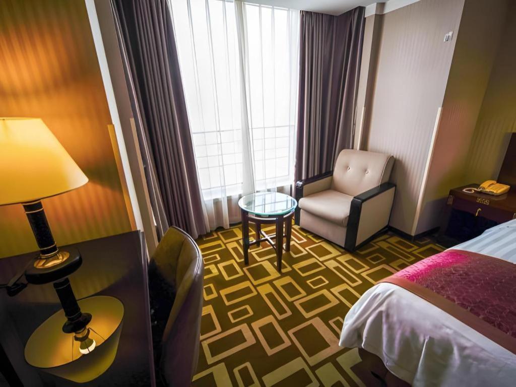 Dong Fang Hotel Beijing Exterior photo