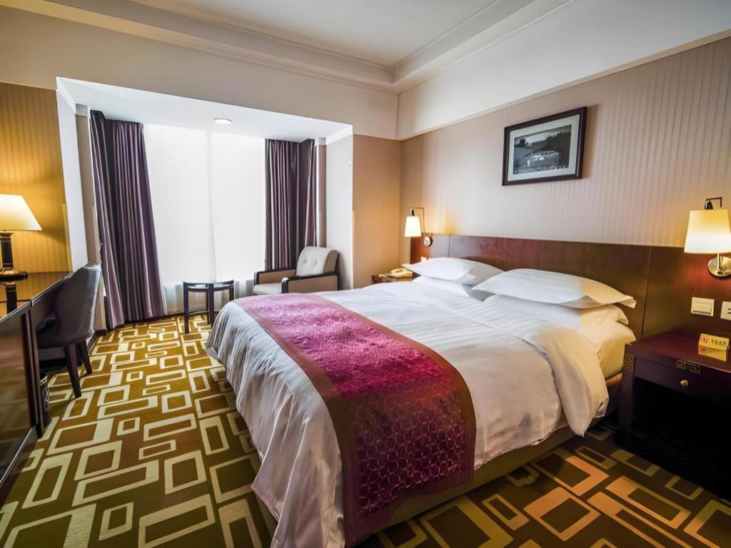 Dong Fang Hotel Beijing Exterior photo