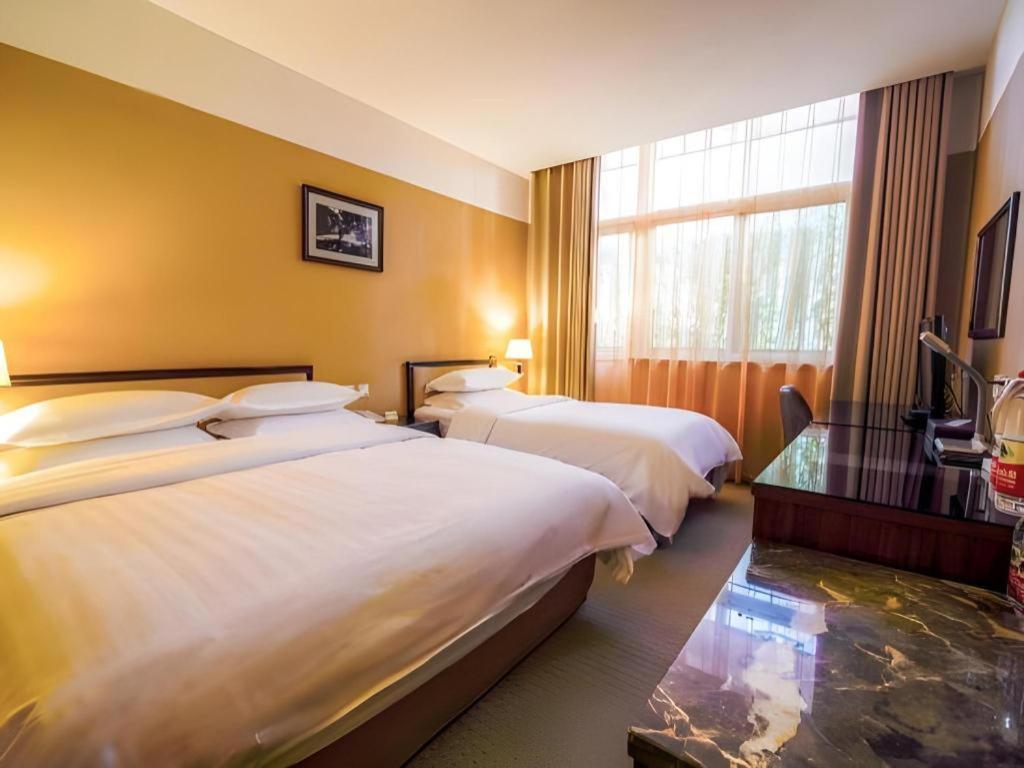 Dong Fang Hotel Beijing Exterior photo