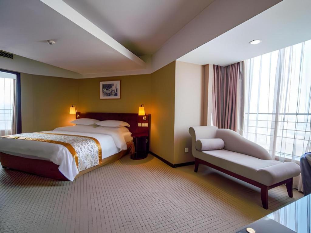 Dong Fang Hotel Beijing Exterior photo