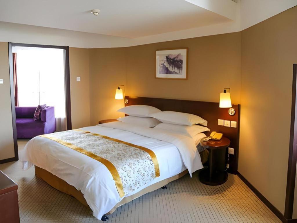Dong Fang Hotel Beijing Exterior photo