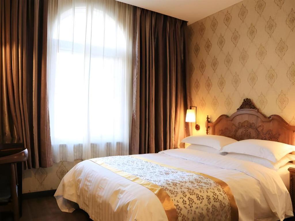 Dong Fang Hotel Beijing Exterior photo