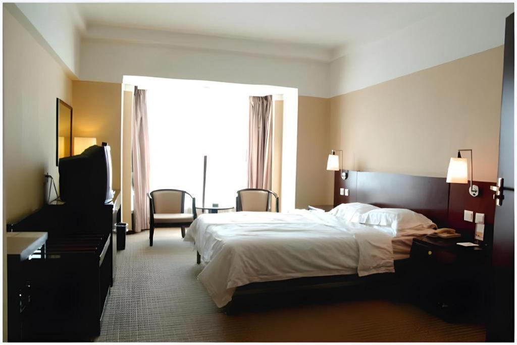 Dong Fang Hotel Beijing Exterior photo