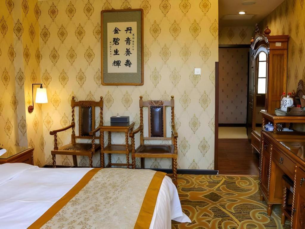 Dong Fang Hotel Beijing Exterior photo